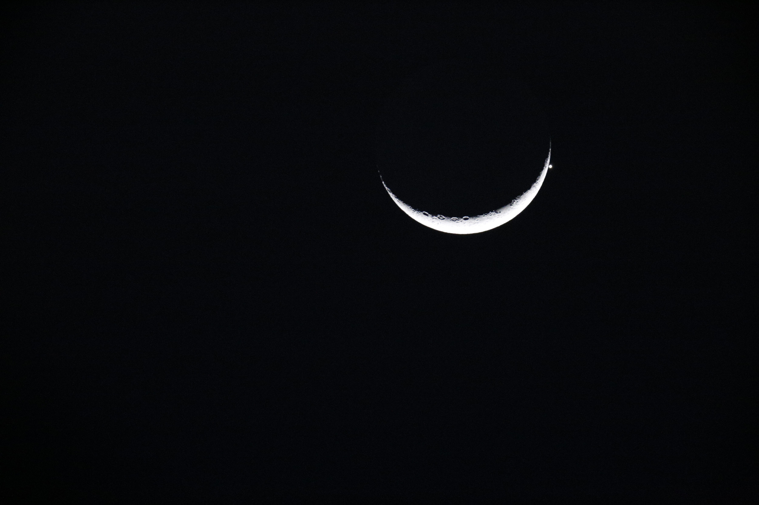 1680143630232048090.jpg 刘存彪-青海德令哈月掩金星(长边2500像素).jpg