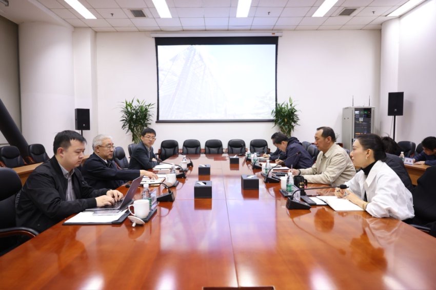 座谈会现场(7).jpg