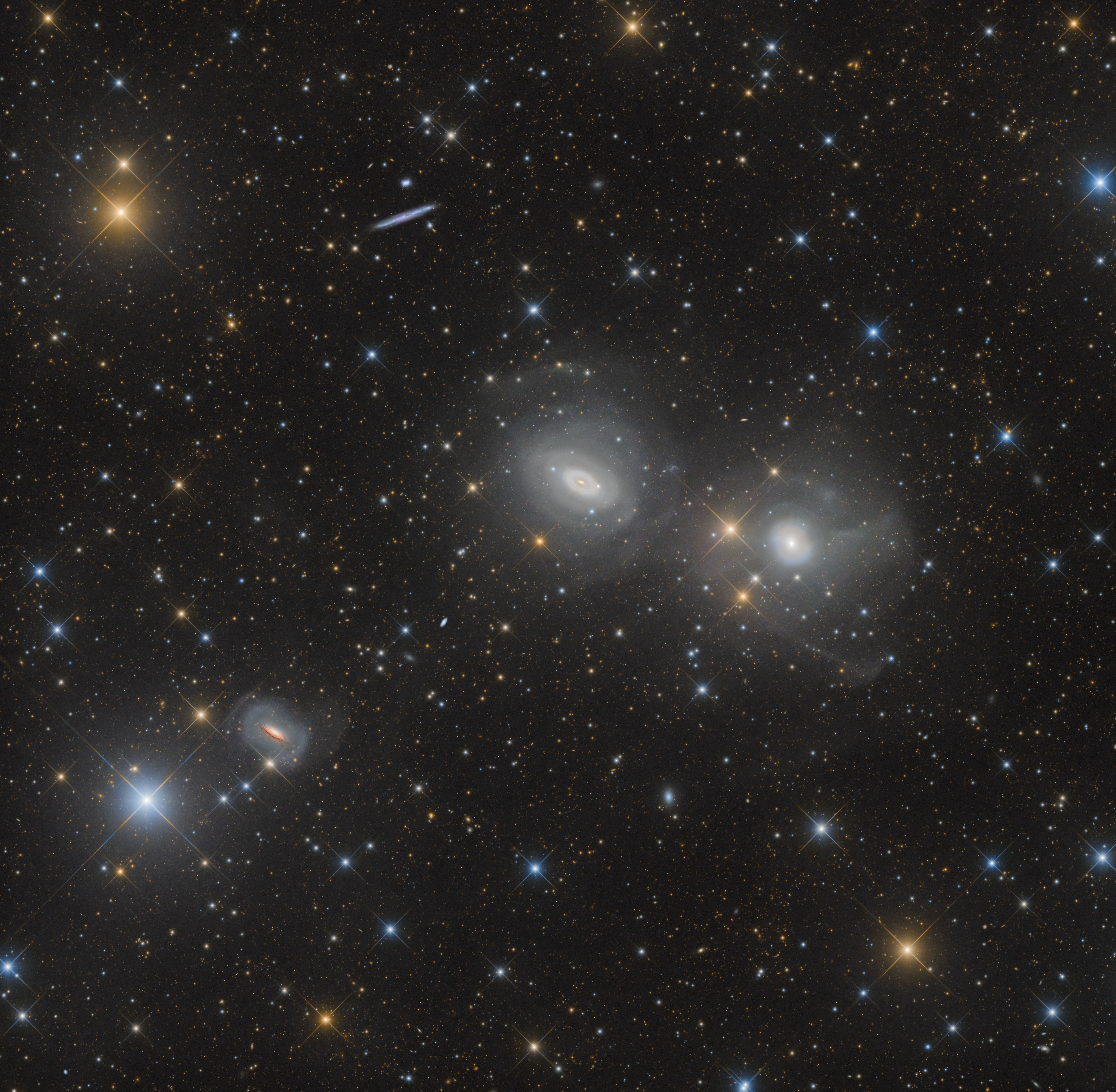 黄志崇剑鱼座壳层星系三兄弟.jpg