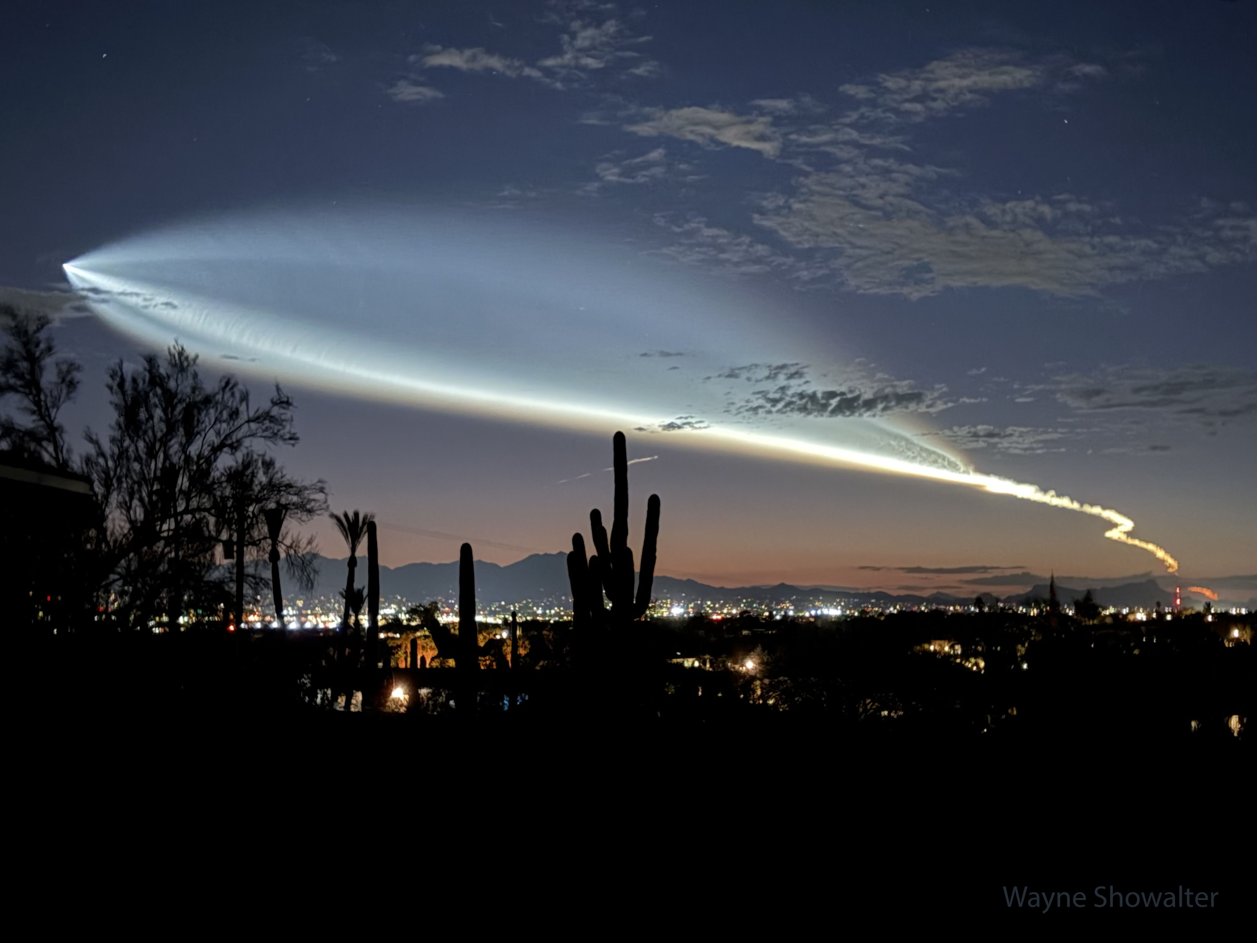 已审核-APOD20251015-TucsonPlume_Showalter_4032.jpg