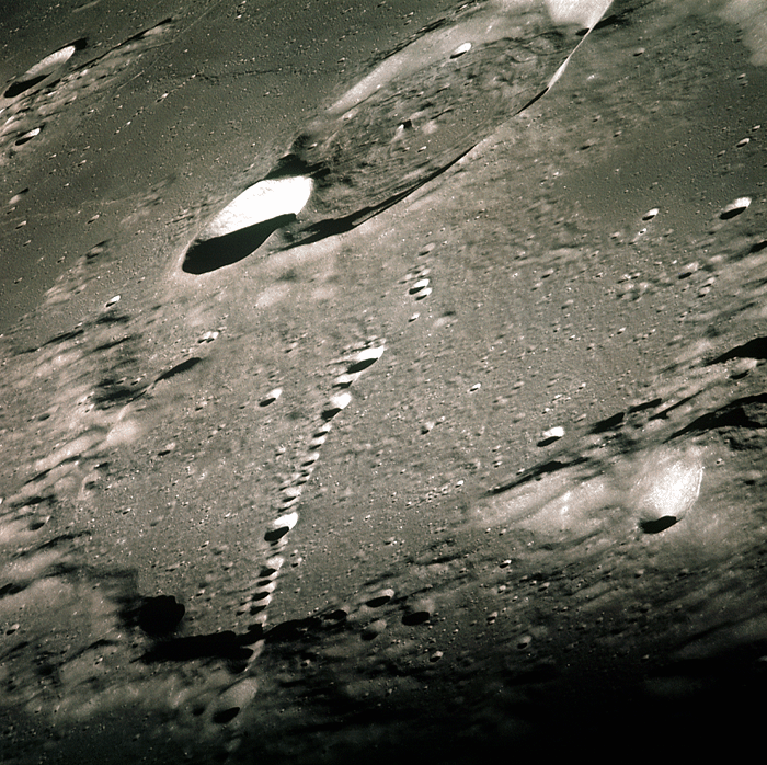 月球上的环形山是陨石坑吗?