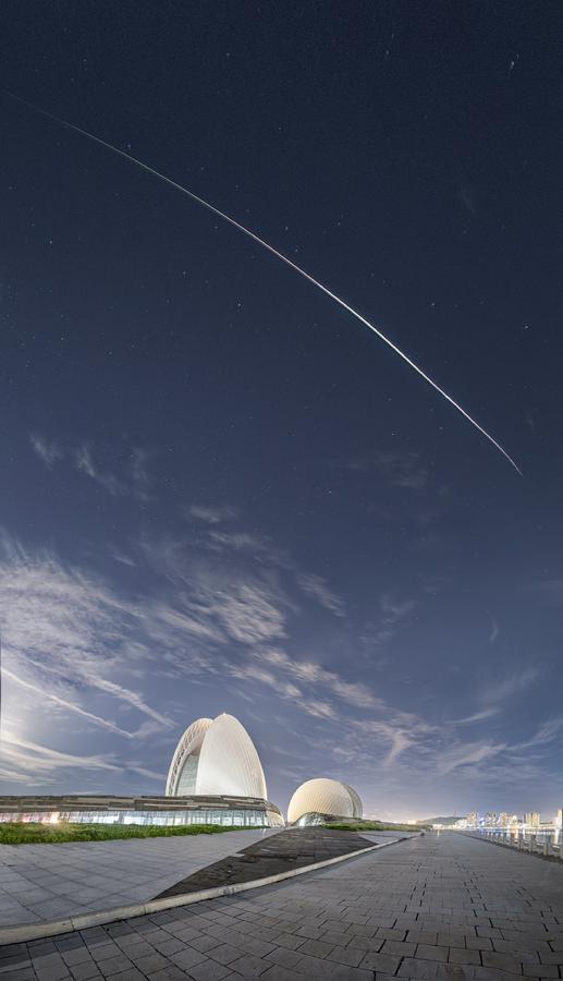 5.20日月贝英仙座长火流星（直）.jpg