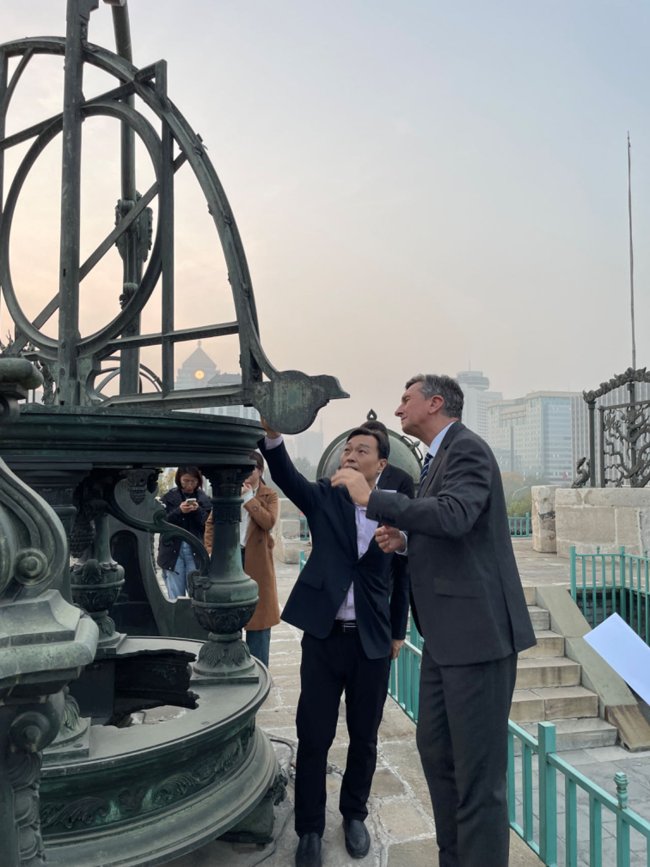 参观台顶古仪.jpg