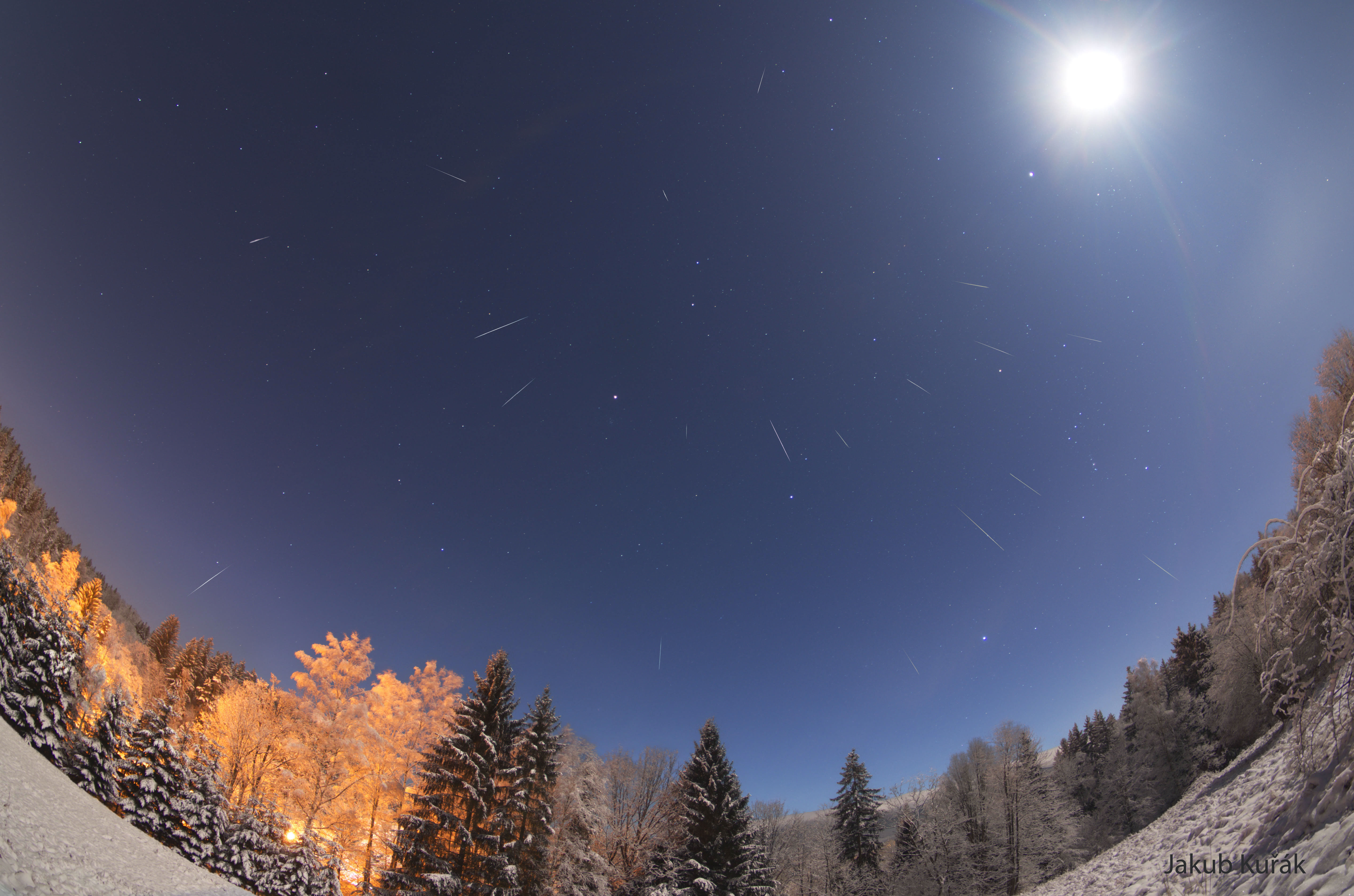 待译-APOD20241215-Geminids_Kurak_5757.jpg