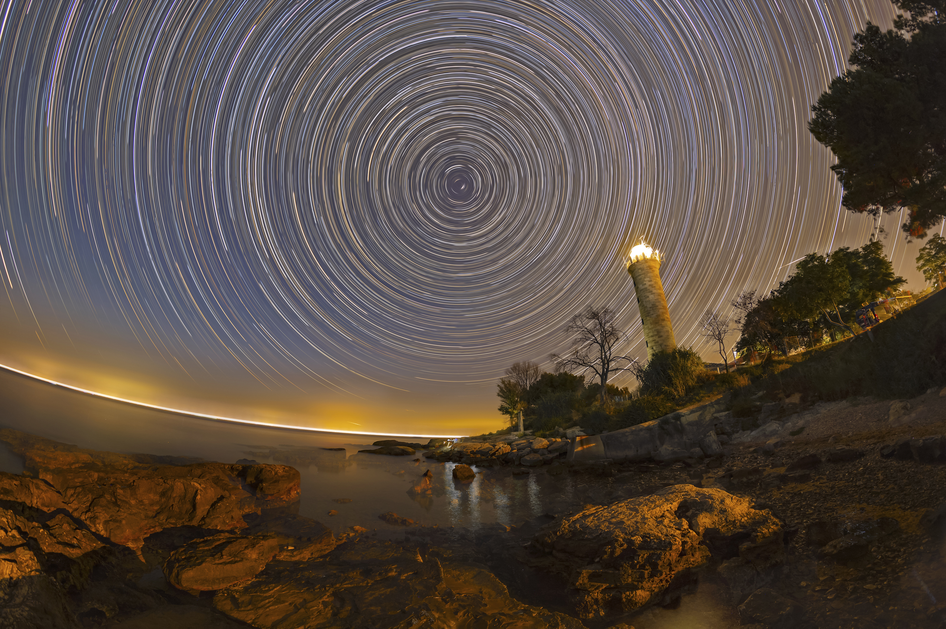 已审核-APOD20250605-SavudrijaSTARTRAILS_Nadj.jpg