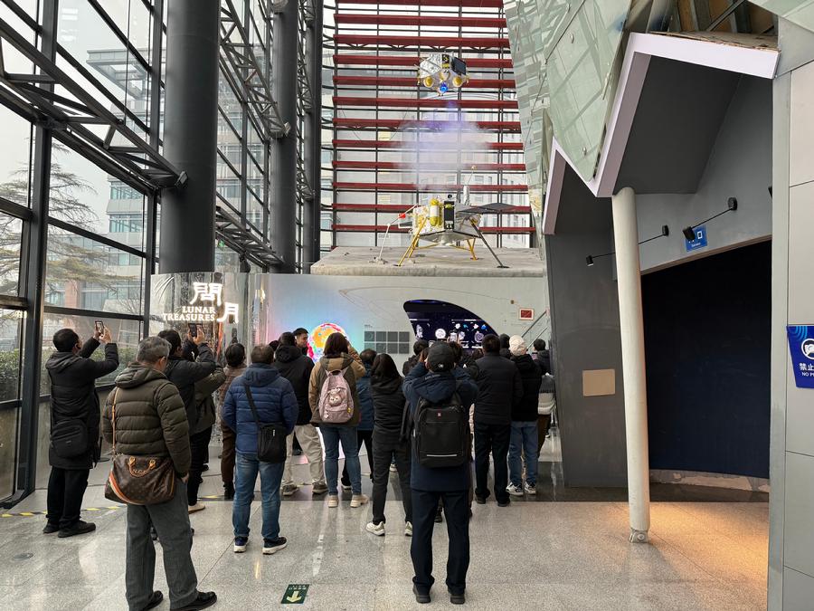 3-20251218 会员日活动-问月展1.jpg