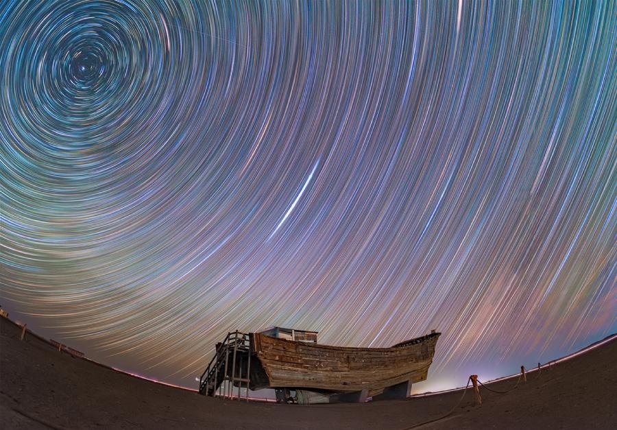 1.4沙漠大船星轨--曾俊博.jpg