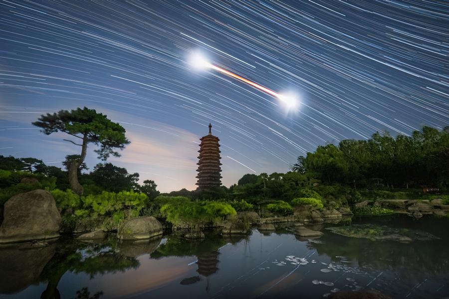 1.6一塔湖图大棉签 20250908 -刘兵.jpg