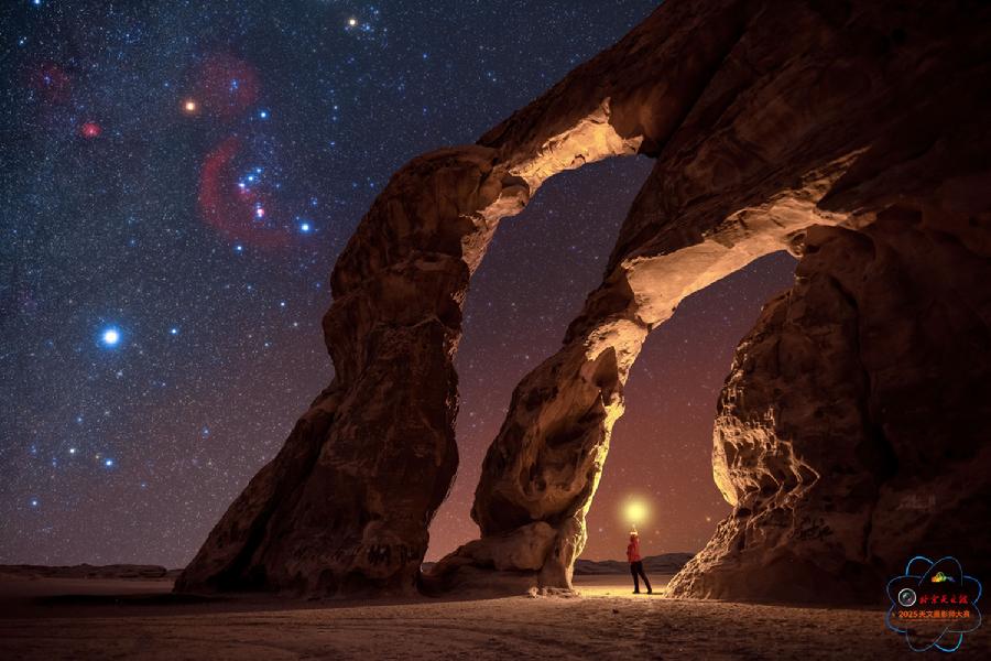 2李瑞姣-夜空之美-2025-0607 穹星下双岩间的守望-[作品文件].jpg