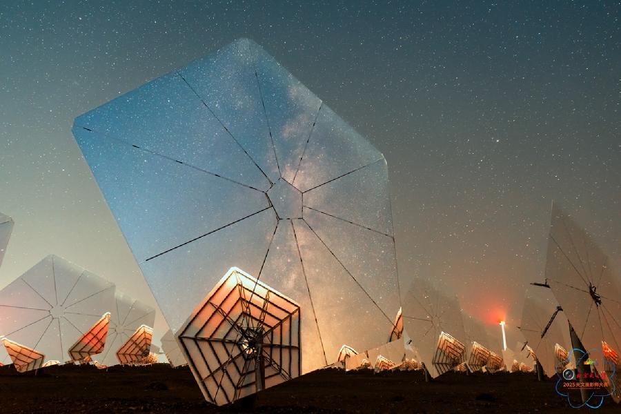 1代玲-星空与人-2025-0333 光的咏叹调-[作品文件].jpg