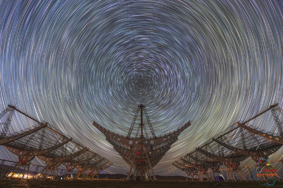 1黄丹丹-星空与人-2025-0309 星际守望者3-[作品文件].jpg