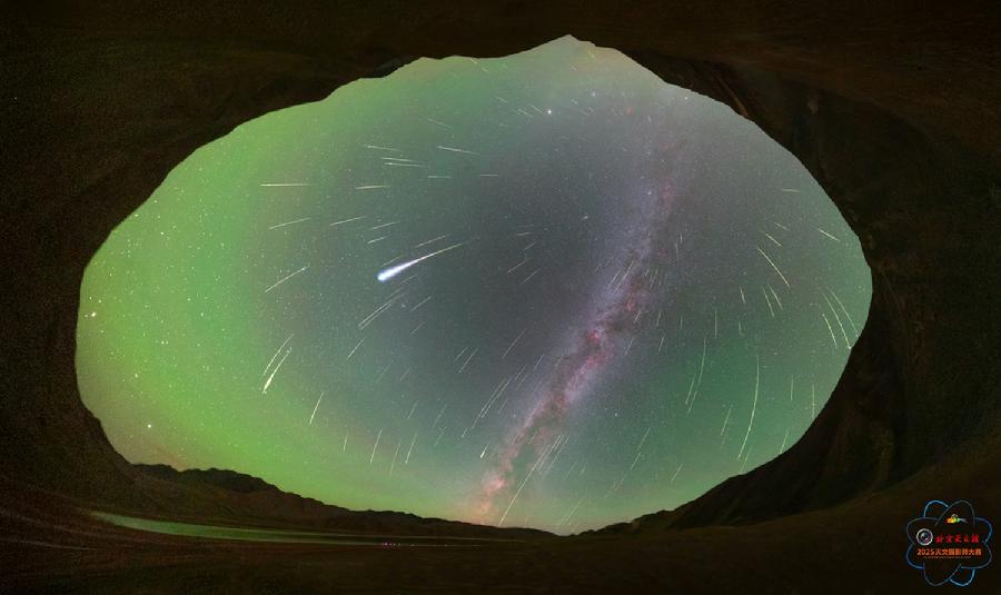 3闫博瑞-壮丽的特殊天象-2025-1001 宇宙的烟火-[作品文件].jpg
