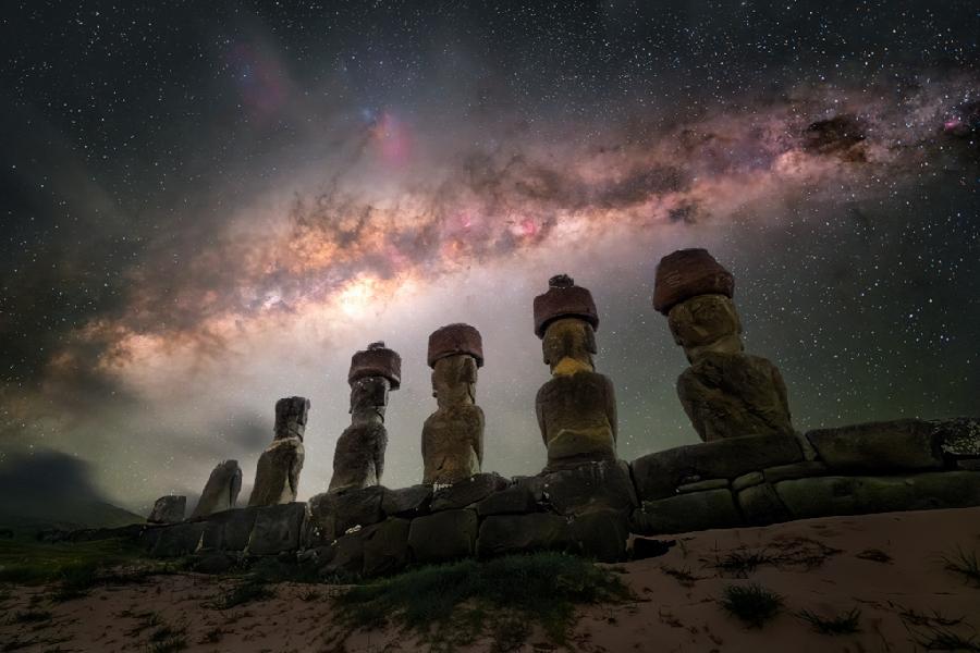 待译-APOD20260325-rapa_nui_milky_way_1024.jpeg