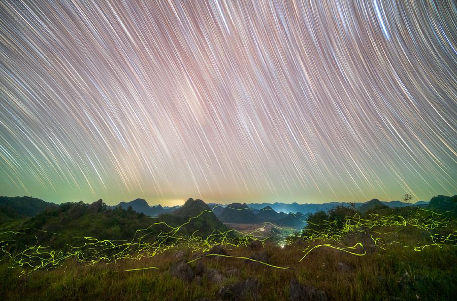 7.7《星河织野，萤火漫山》-辉辉辉机.jpg