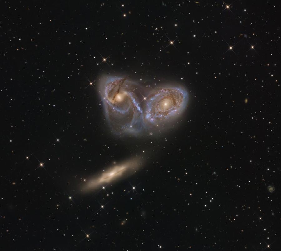 每日天文一图_20260703_孔雀座中的三个星系.jpg