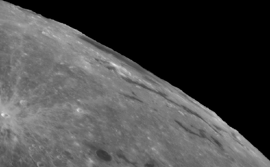 每日天文一图_20260710_西方月，东海.jpg