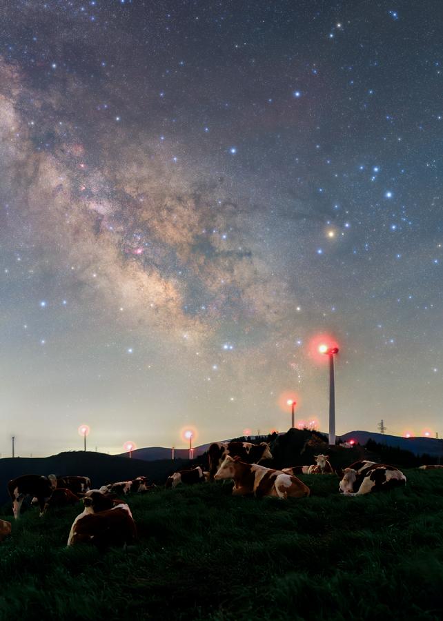 728风车下的星河牧场大.jpg